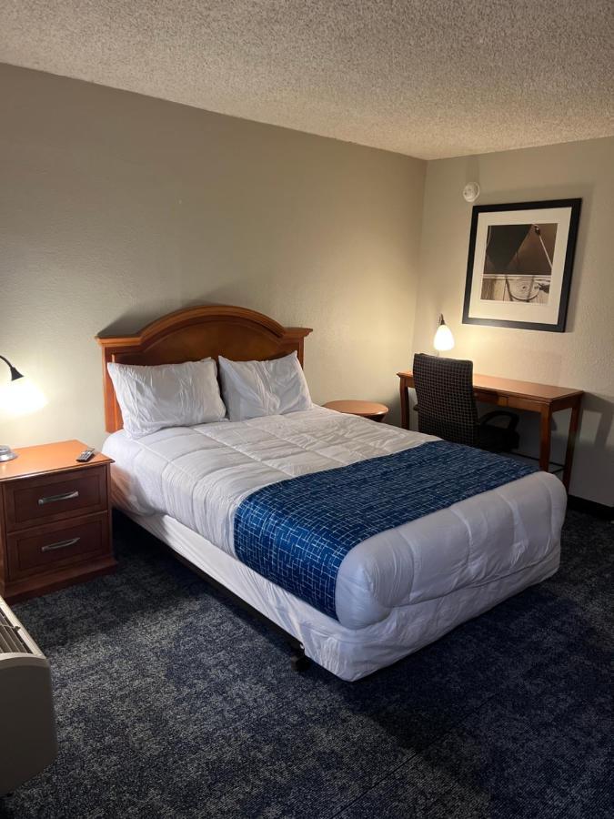 Travelodge By Wyndham Lincoln Northeast ภายนอก รูปภาพ