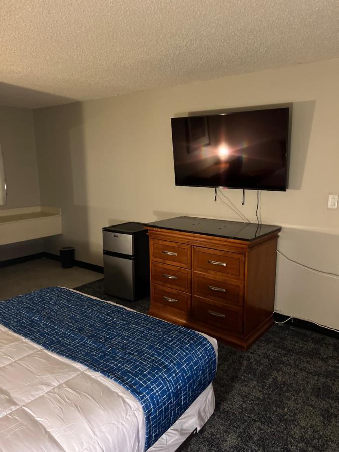 Travelodge By Wyndham Lincoln Northeast ภายนอก รูปภาพ