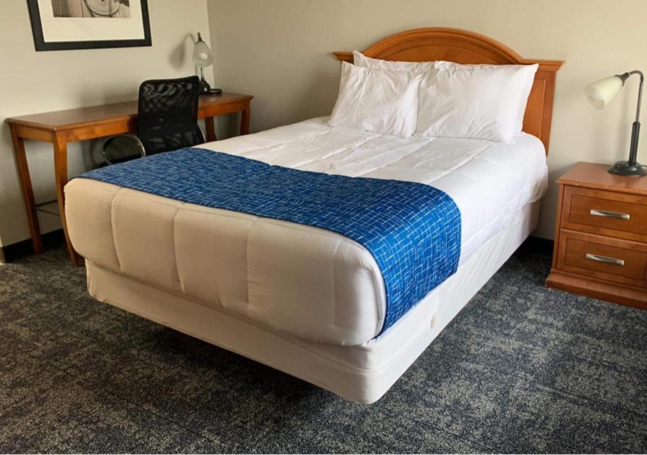 Travelodge By Wyndham Lincoln Northeast ภายนอก รูปภาพ