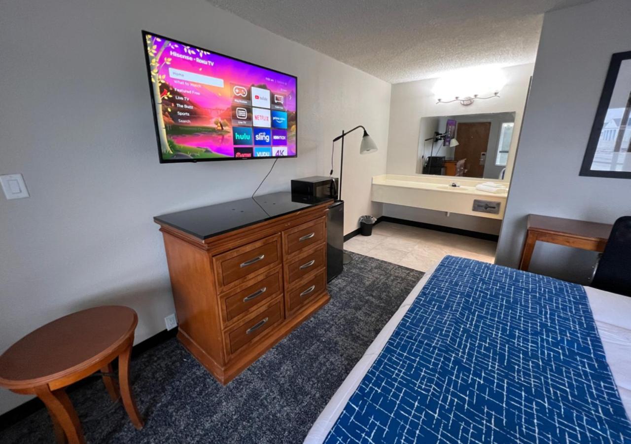 Travelodge By Wyndham Lincoln Northeast ภายนอก รูปภาพ